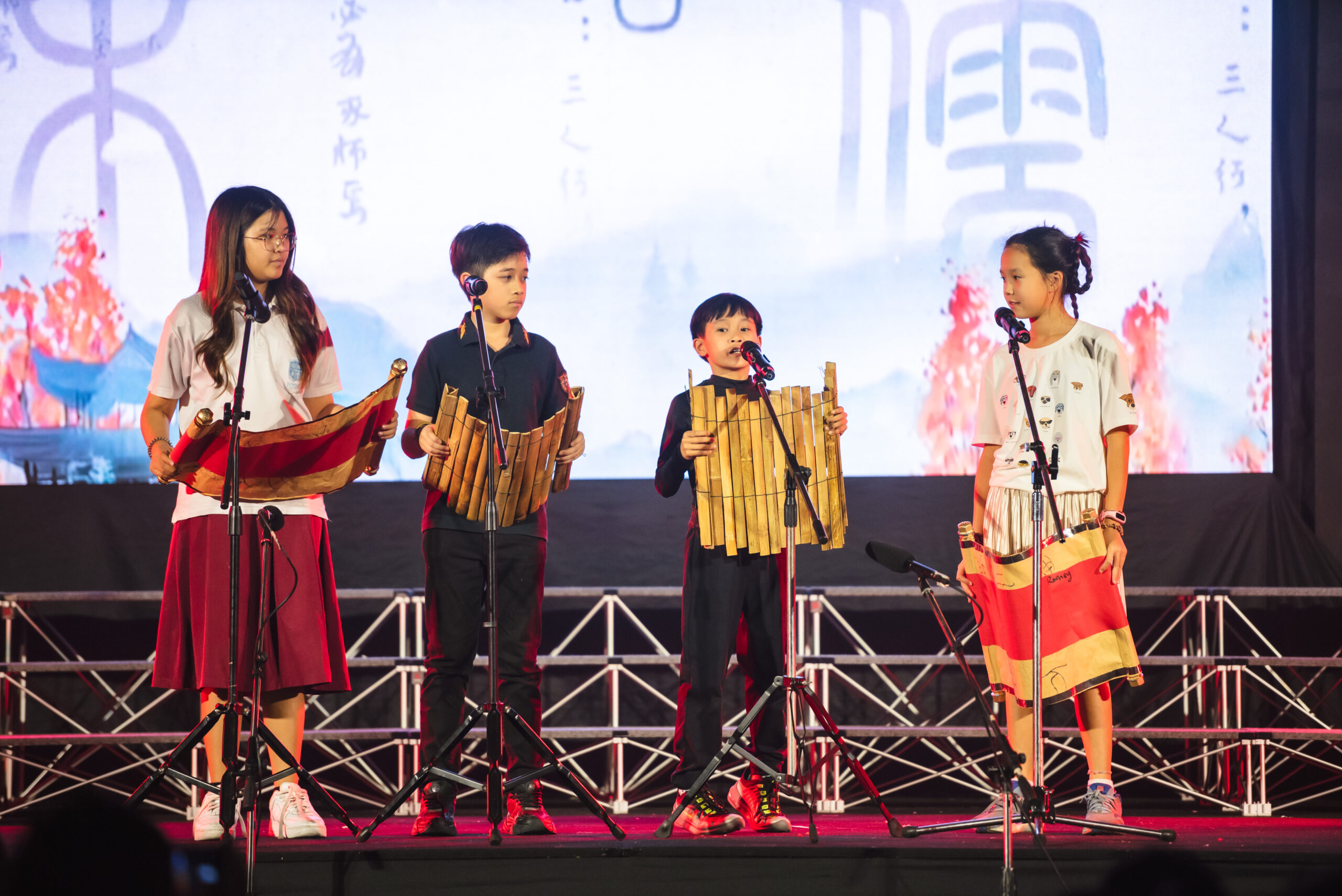 Students reciting a poem with a bamboo scroll